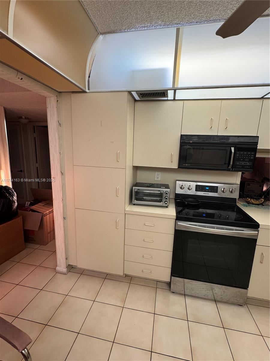 4960 E Sabal Palm Blvd #406, Tamarac, Florida image 9