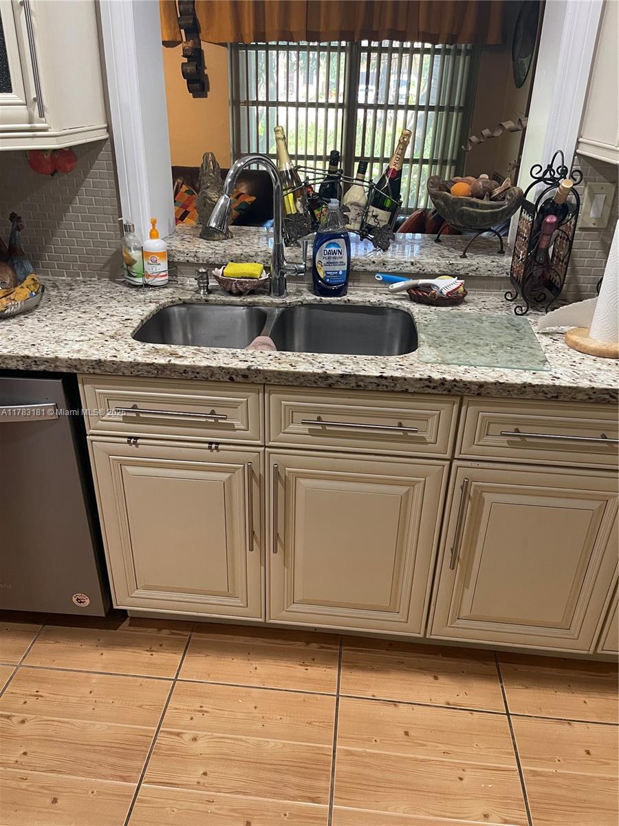 5303 NW 50th Ave, Tamarac, Florida image 34