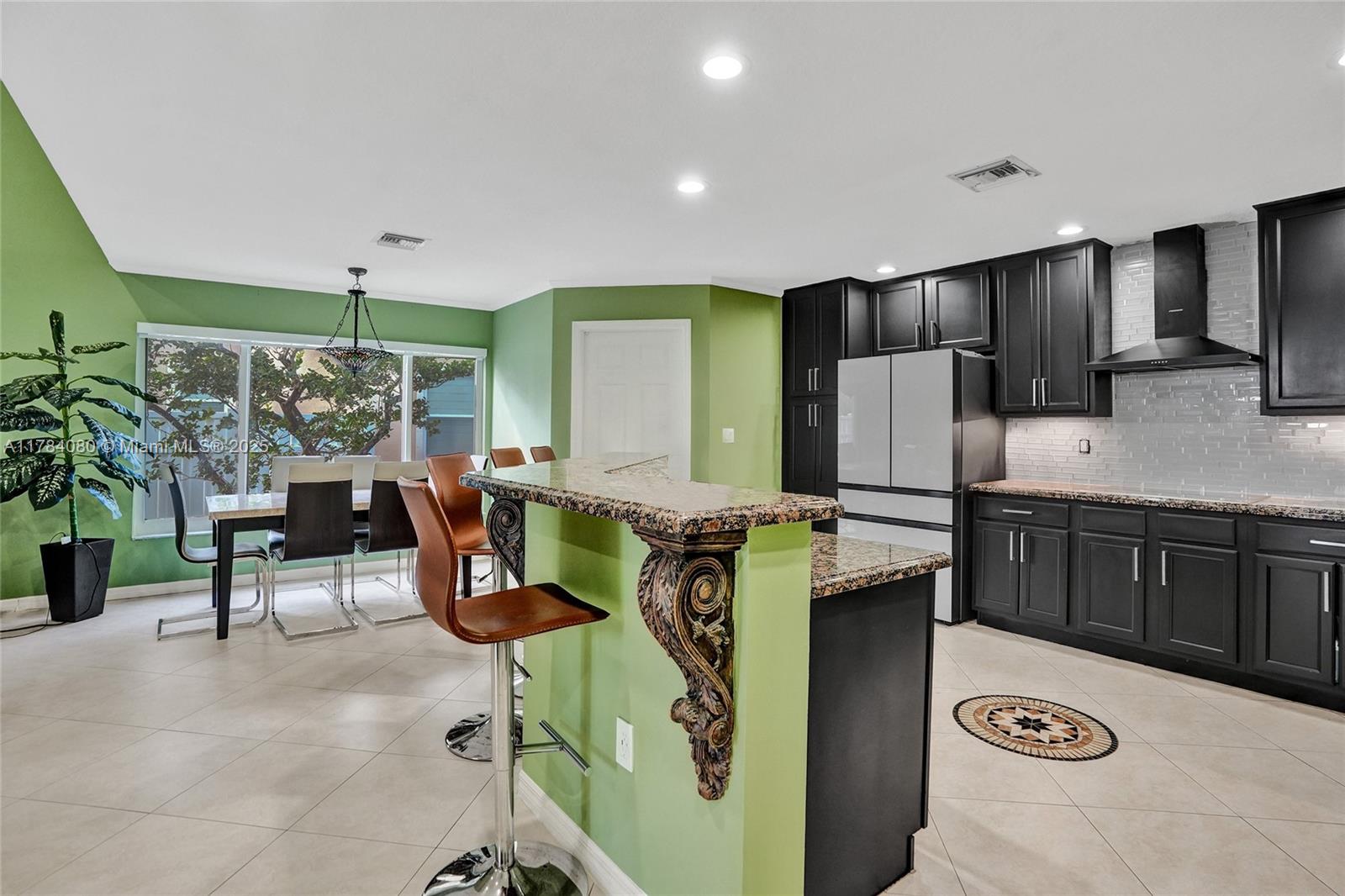 Listing Photo 11
