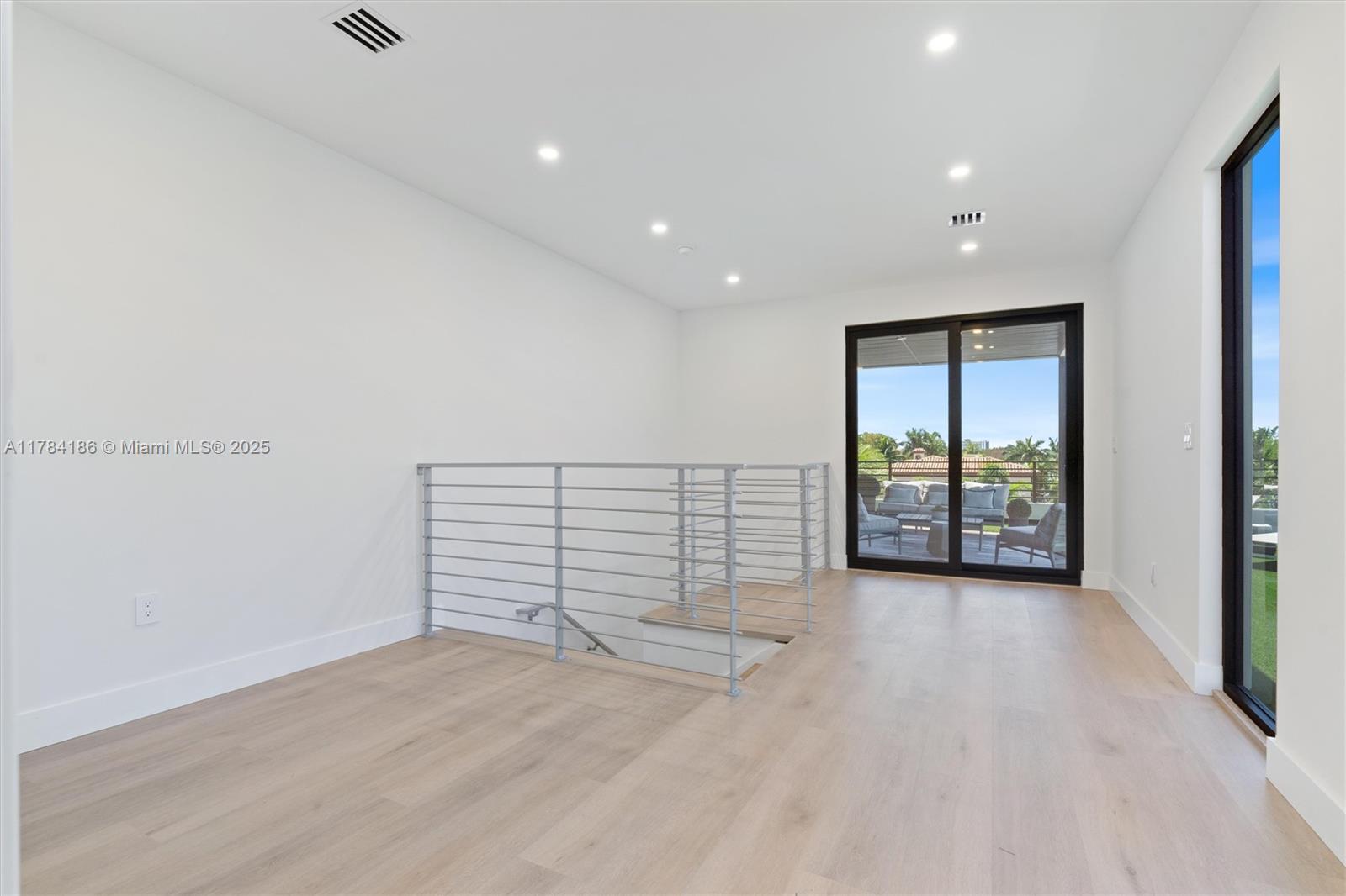 Listing Photo 16