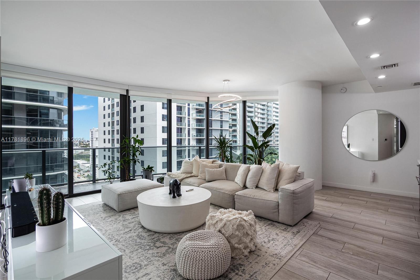 Condo for Sale in Miami, FL