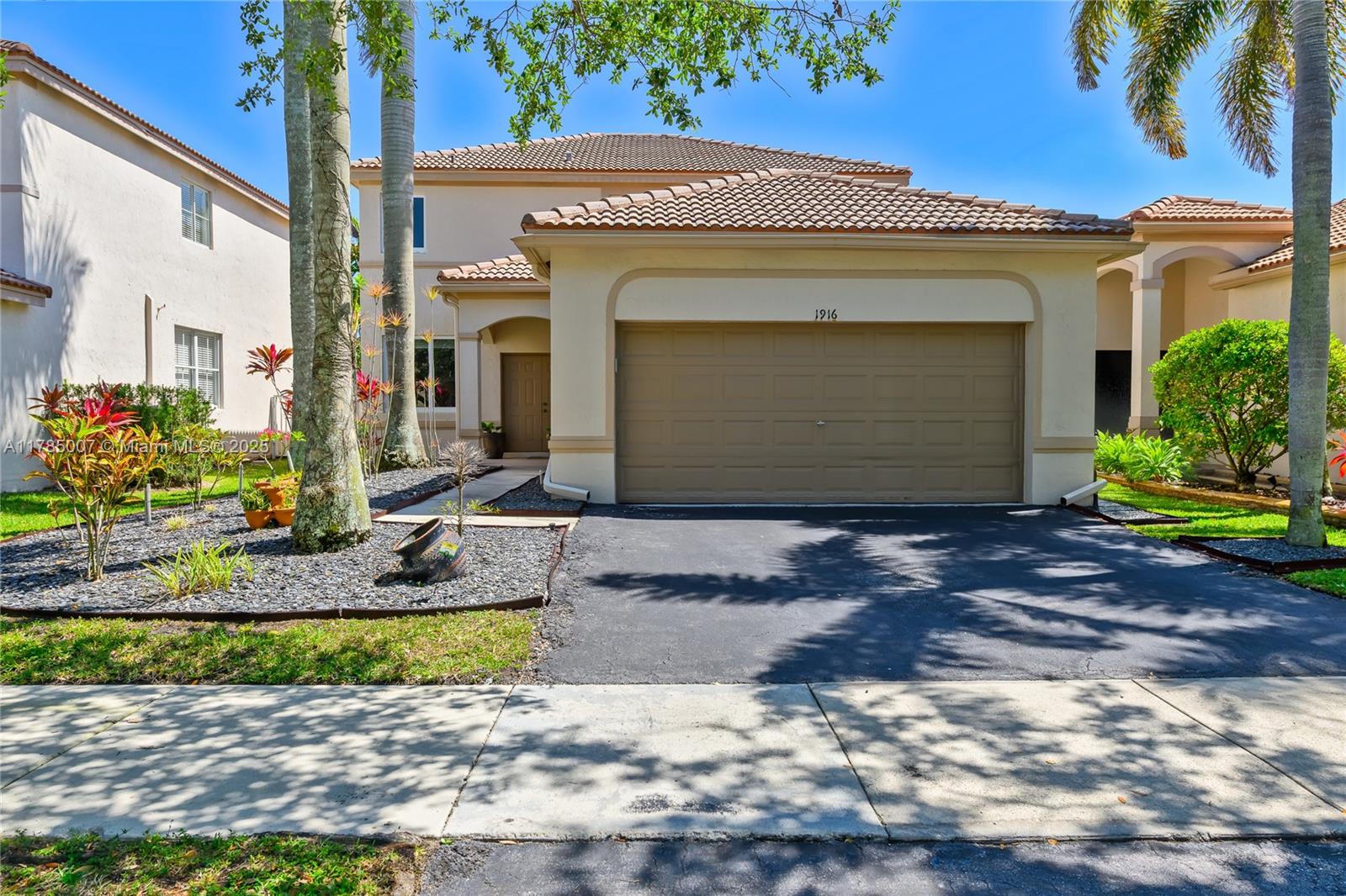 1916 Aspen Ln, Weston, Florida image 1