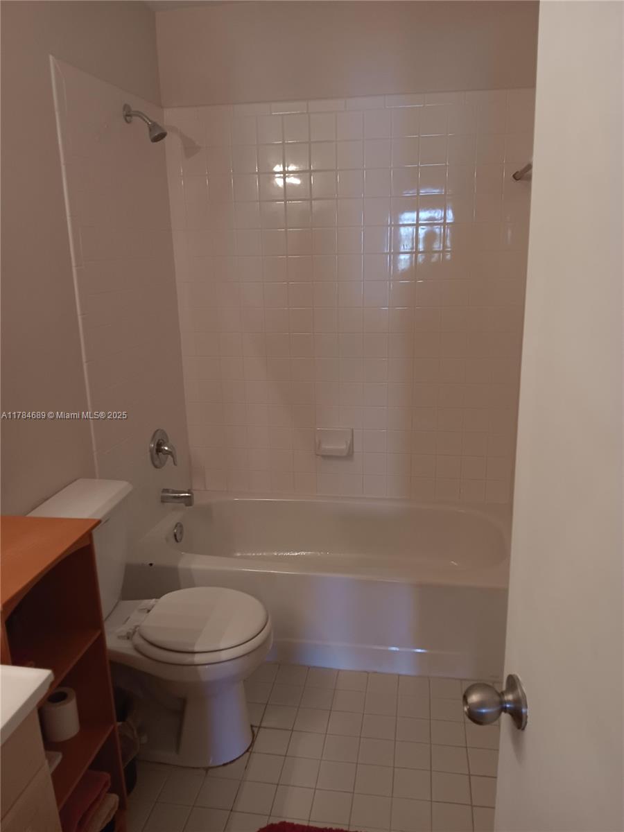 929 Hamilton Dr #929E, Homestead, Florida image 19