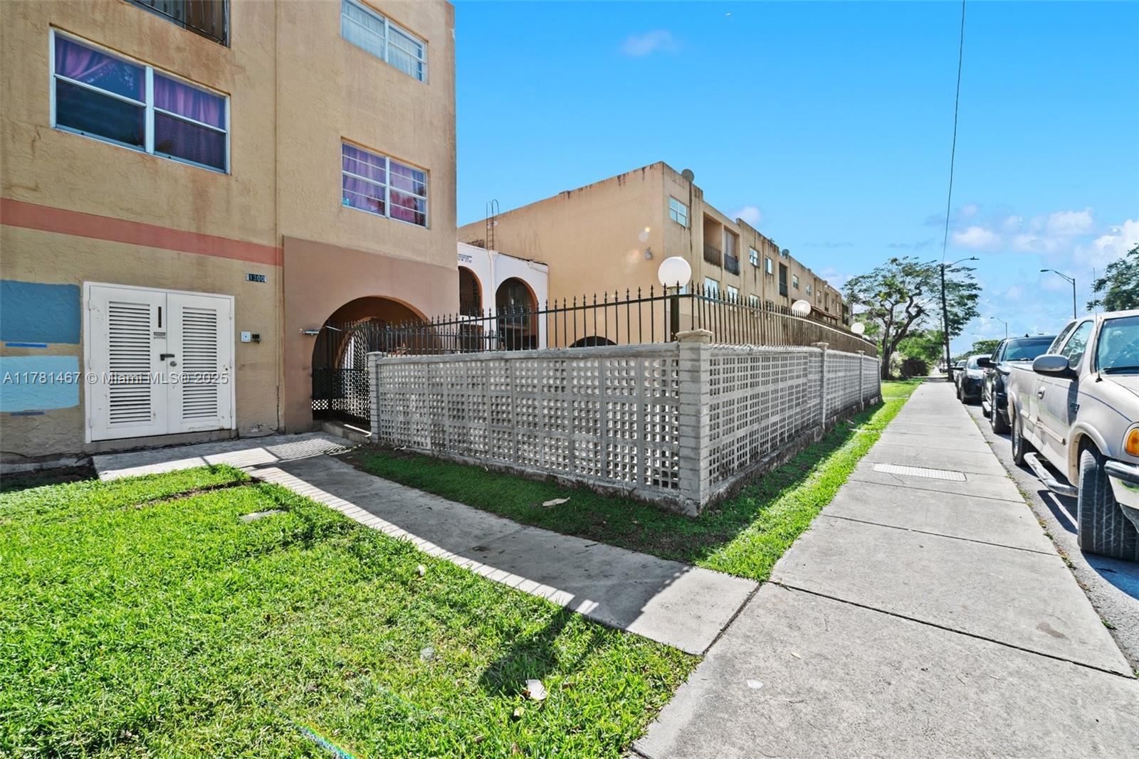 1300 W 53rd St #24, Hialeah, Florida image 36