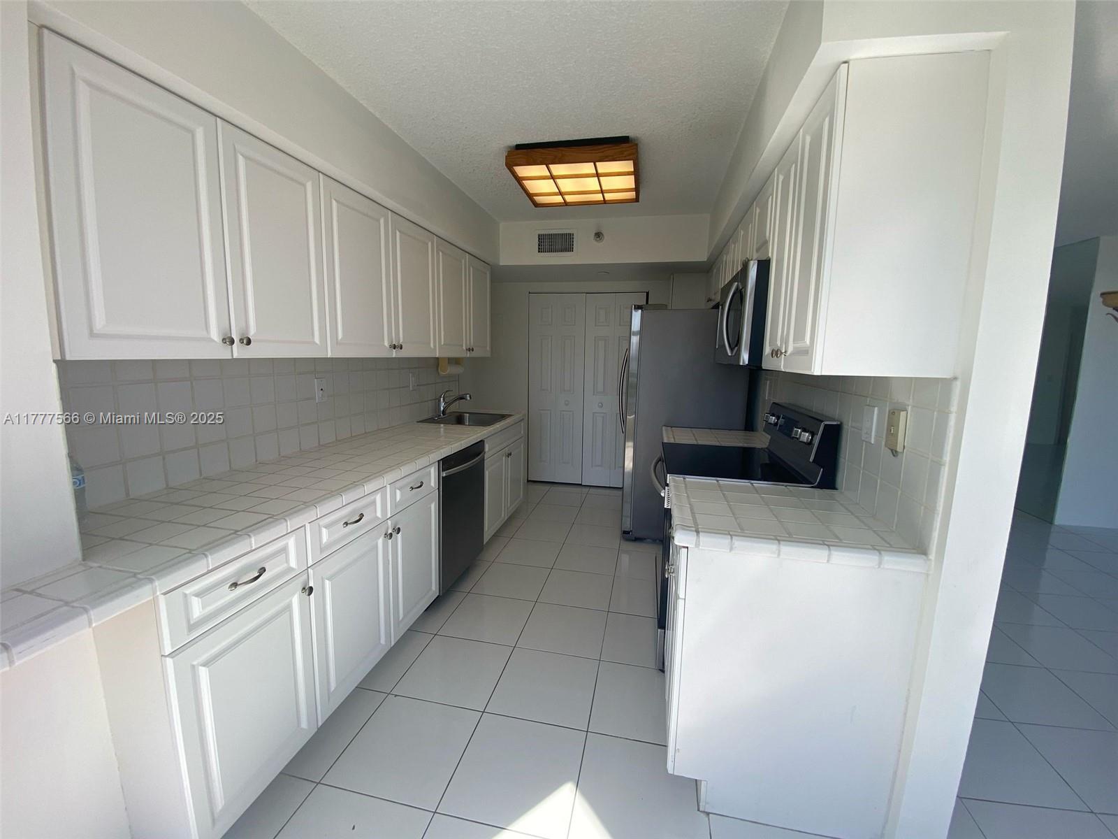 3530 Mystic Pointe Dr #1109, Aventura FL 33180