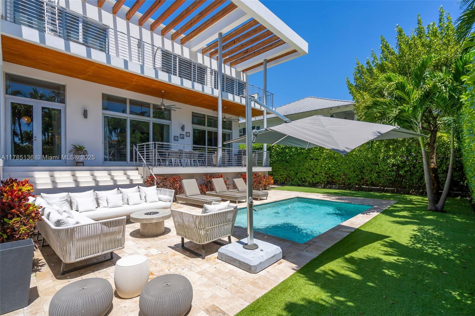 230 Mcintyre St Key Biscayne, FL 33149