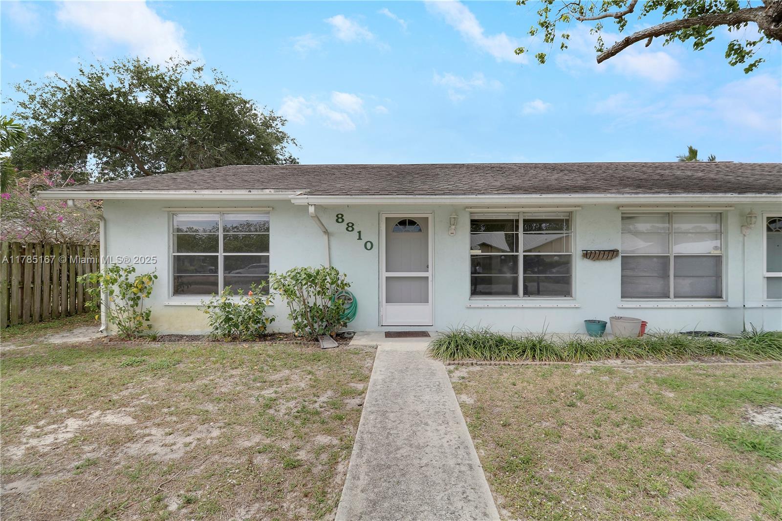 8810 SE Hobe Ridge Ave, Hobe Sound, Florida image 2