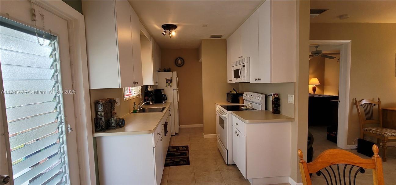 2230 Jackson St #2W, Hollywood, Florida image 2