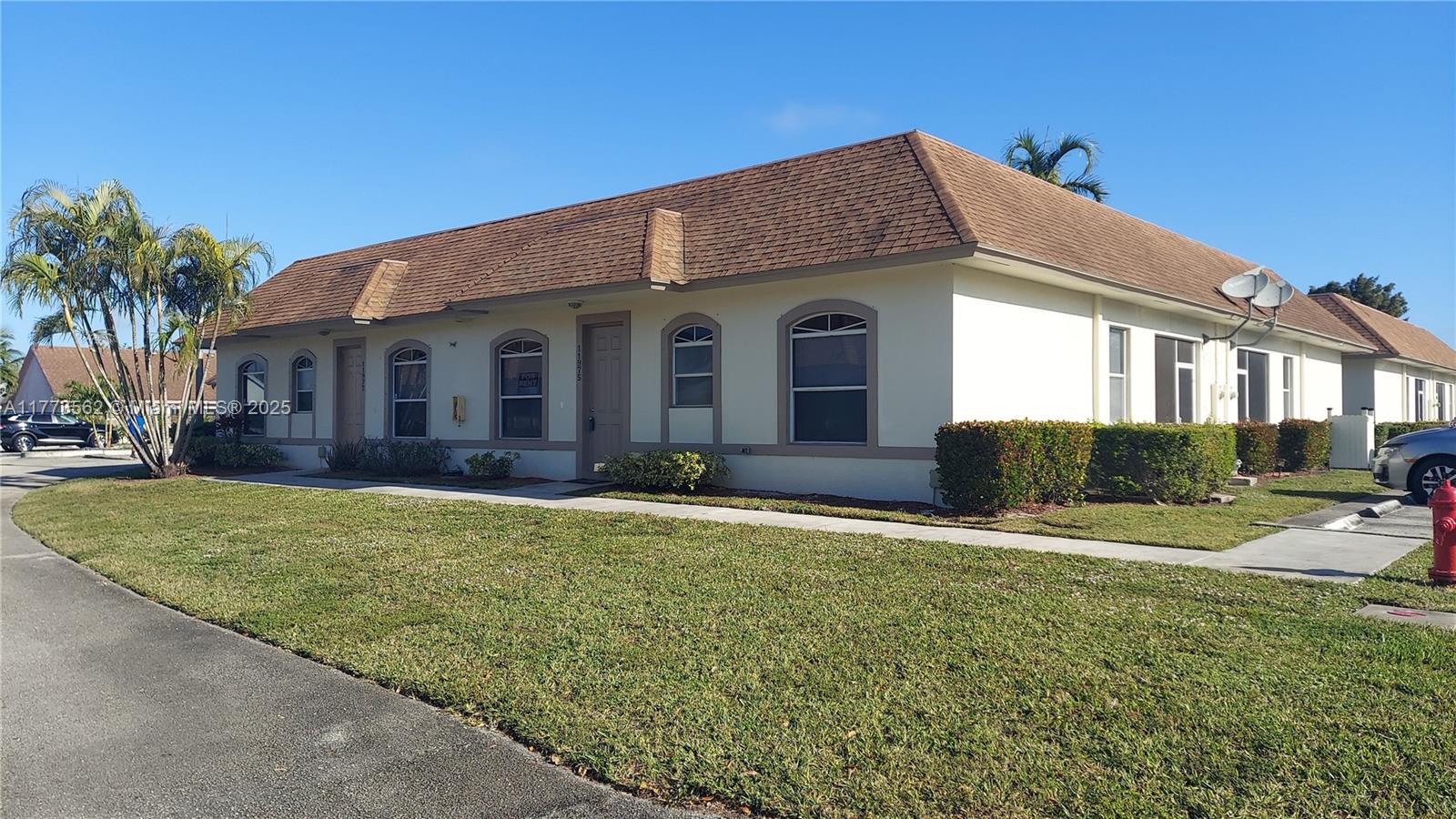 11975 Sturbridge Ln, Wellington, Florida image 2