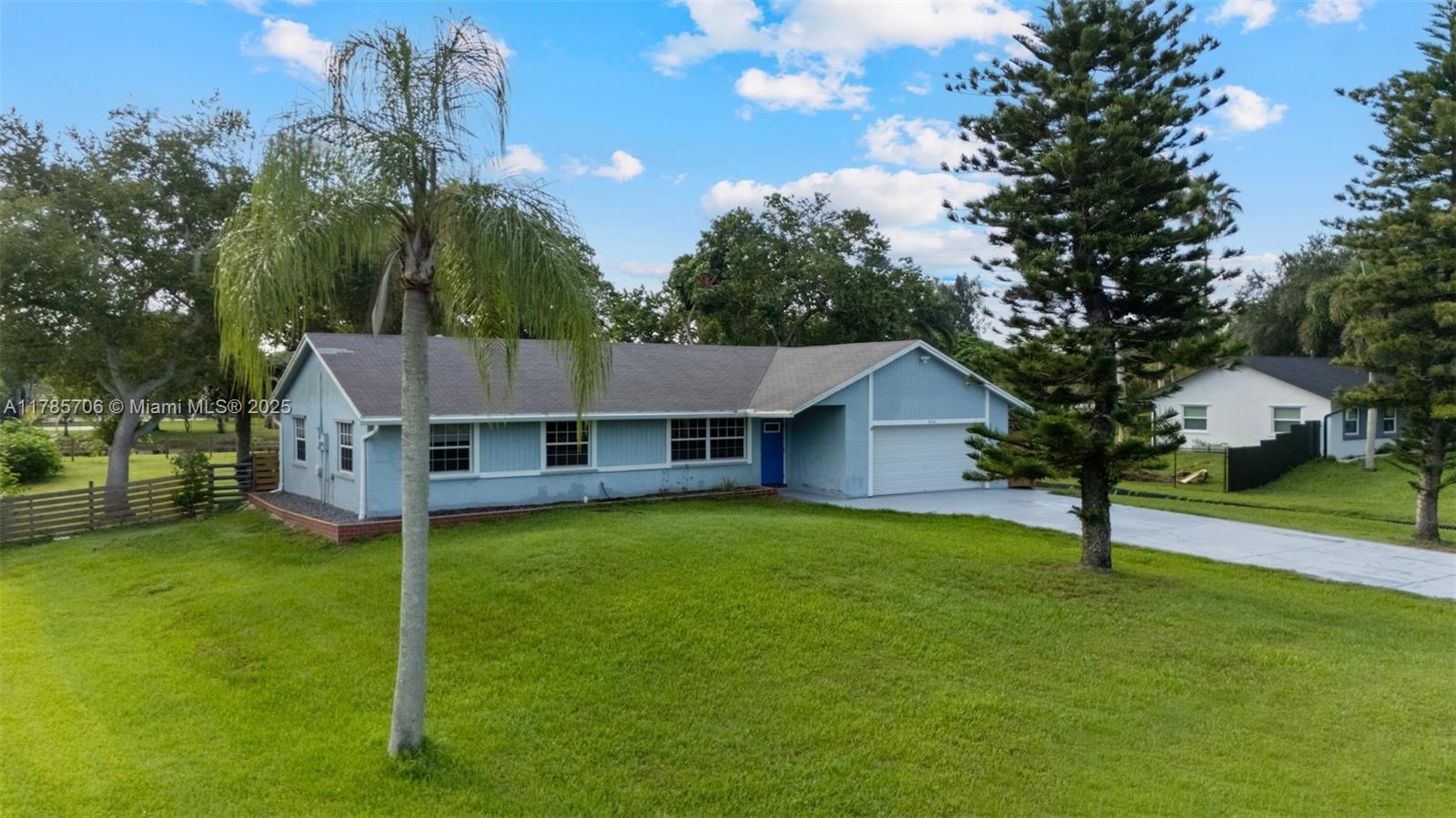 5010 SW 201st Ter, Southwest Ranches, Florida image 2