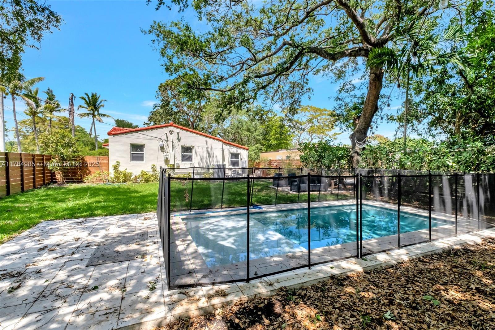 12075 NE 10th Ave, Biscayne Park, Florida image 10