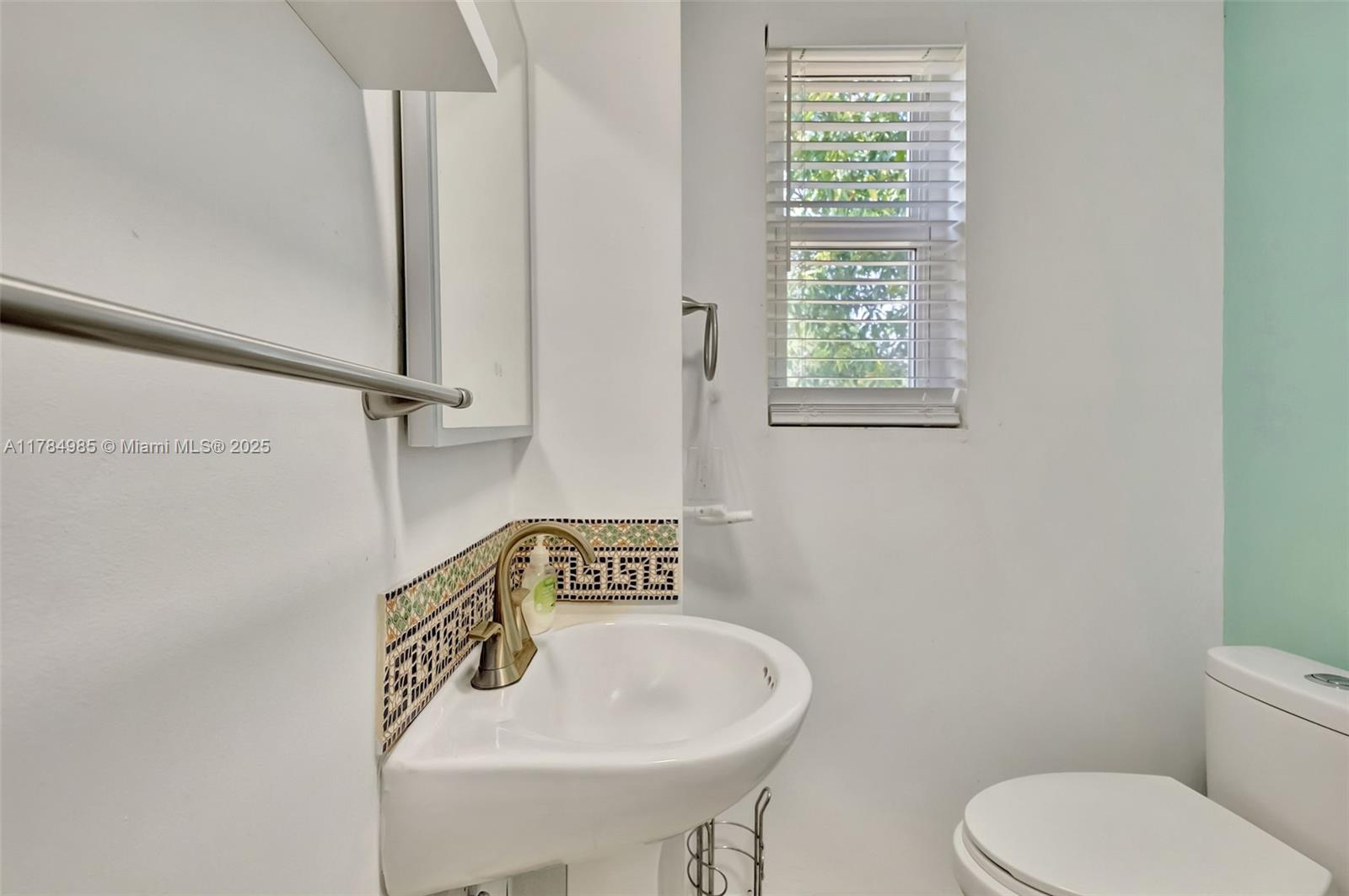 12075 NE 10th Ave, Biscayne Park, Florida image 19