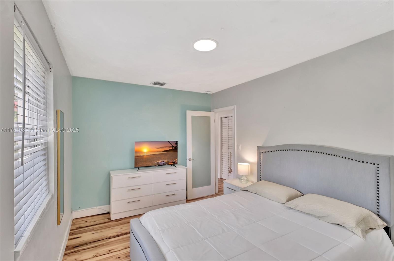 12075 NE 10th Ave, Biscayne Park, Florida image 20