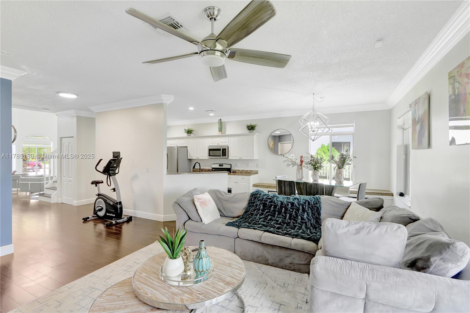 Listing Photo 8
