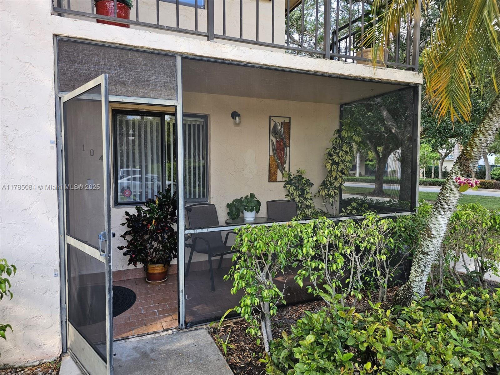 357 Lakeview Dr #104, Weston, Florida image 2