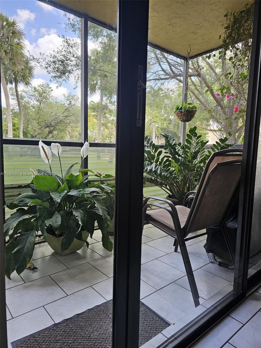 357 Lakeview Dr #104, Weston, Florida image 24