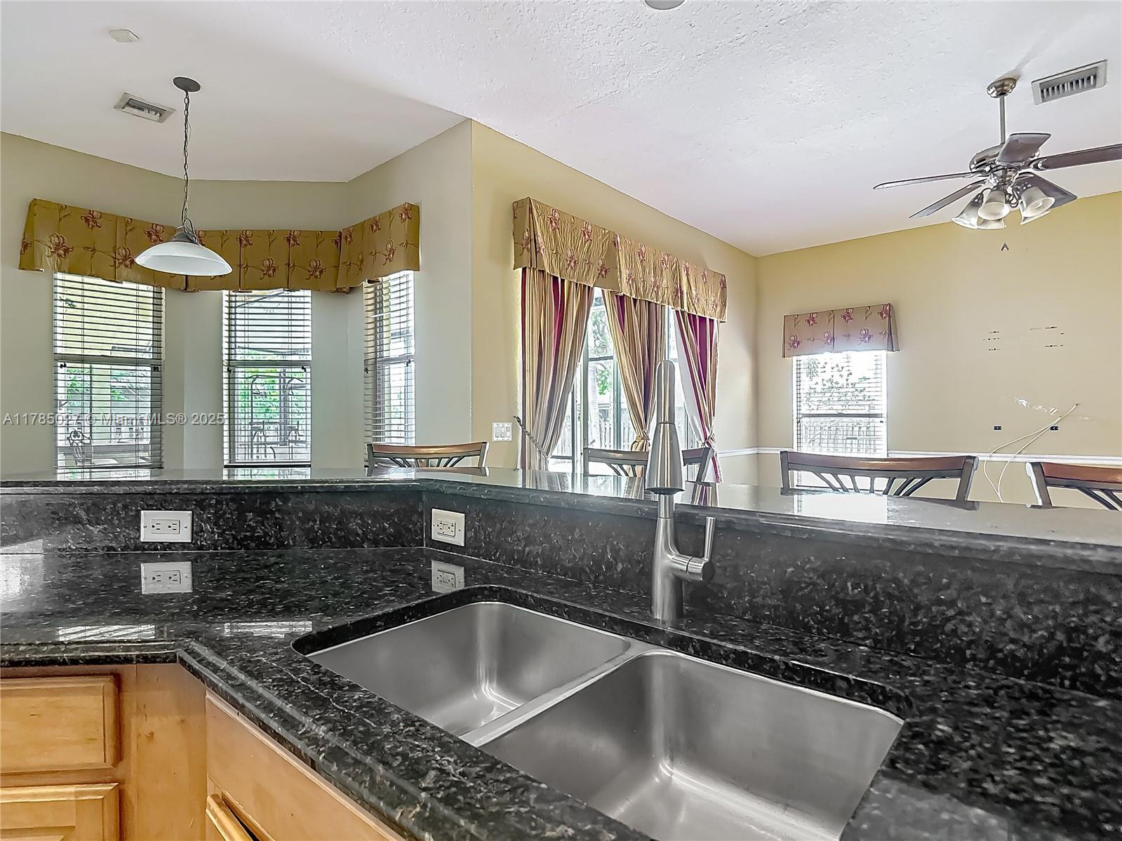 375 SW Dustin Ave, Port St. Lucie, Florida image 13