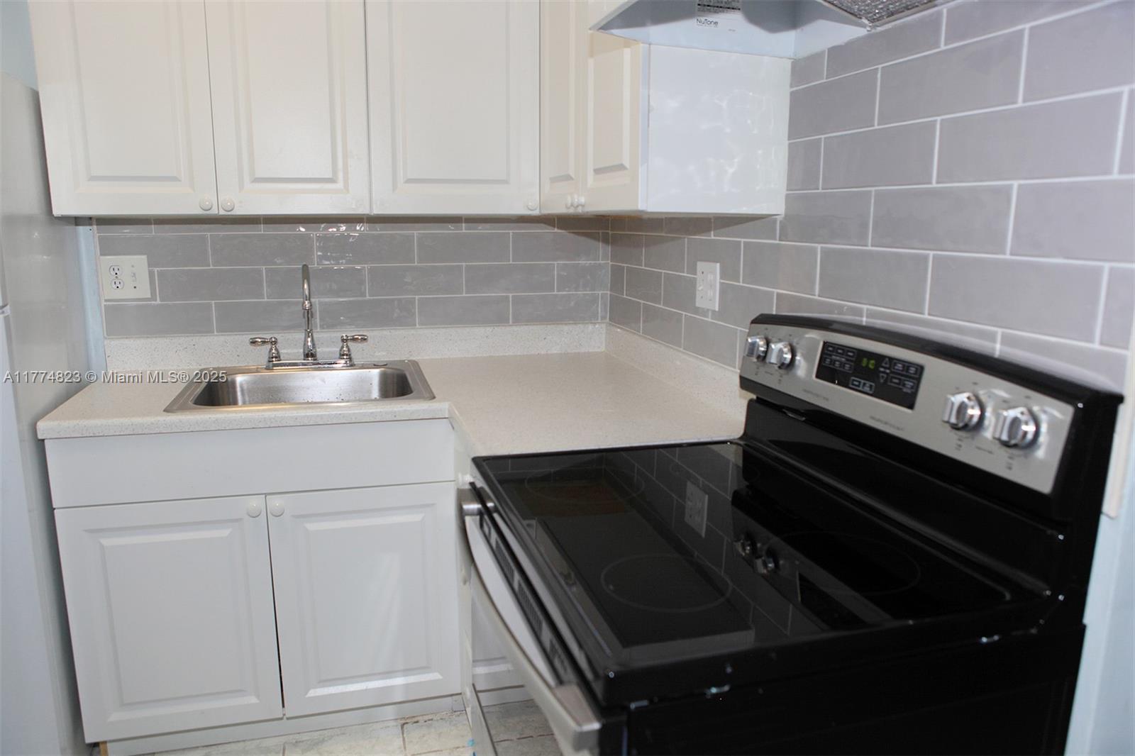 5881 NE 18th Ave, Fort Lauderdale, Florida image 38