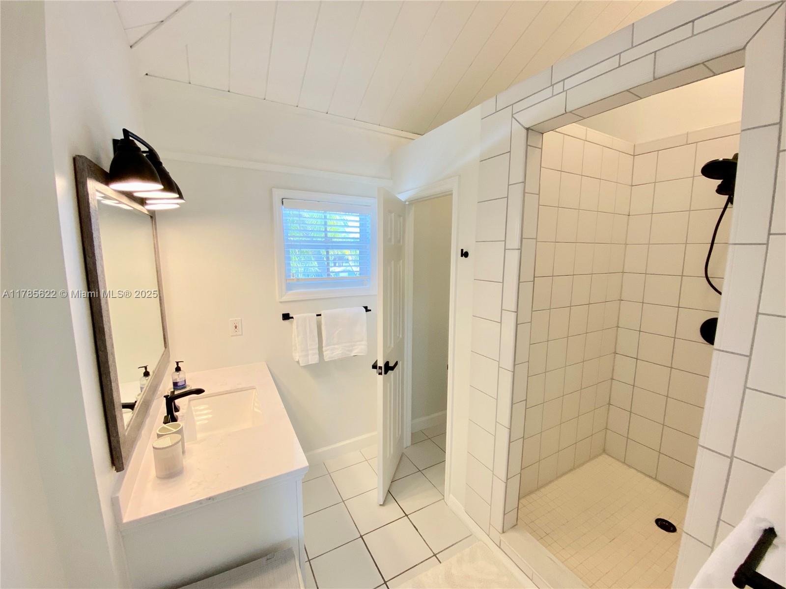 157 Venetian Dr, Islamorada, Florida image 24
