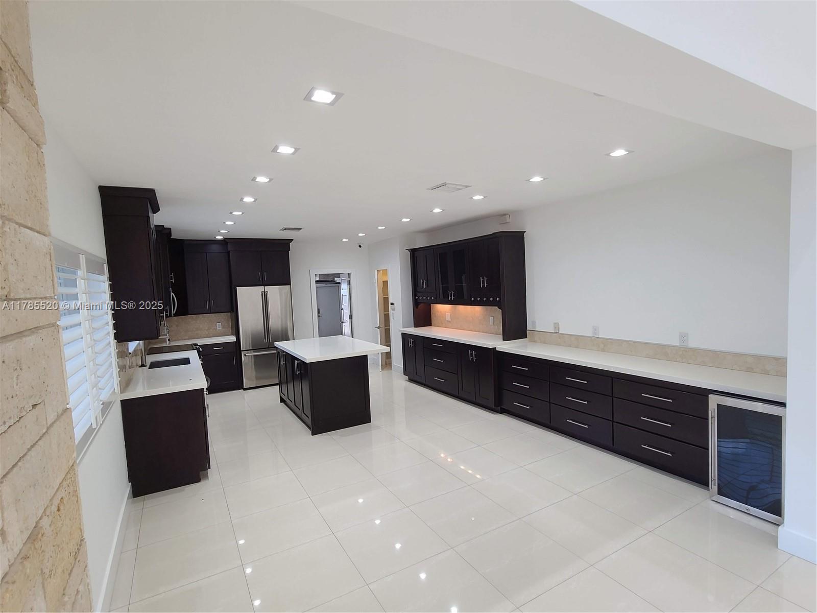 Listing Photo 12