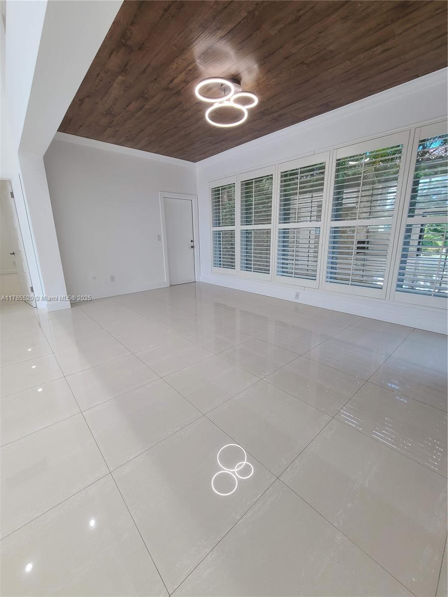 9825 Broadview Ter, Bay Harbor Islands, Florida image 25
