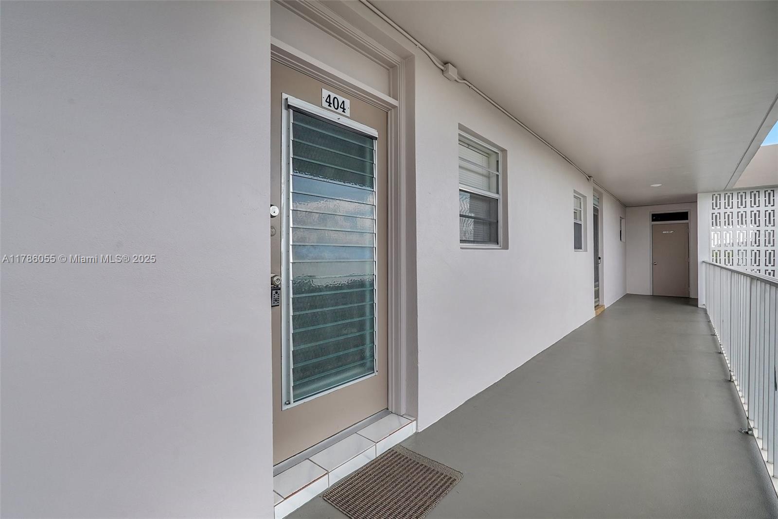 2800 NW 47th Ter #404B, Lauderdale Lakes, Florida image 2