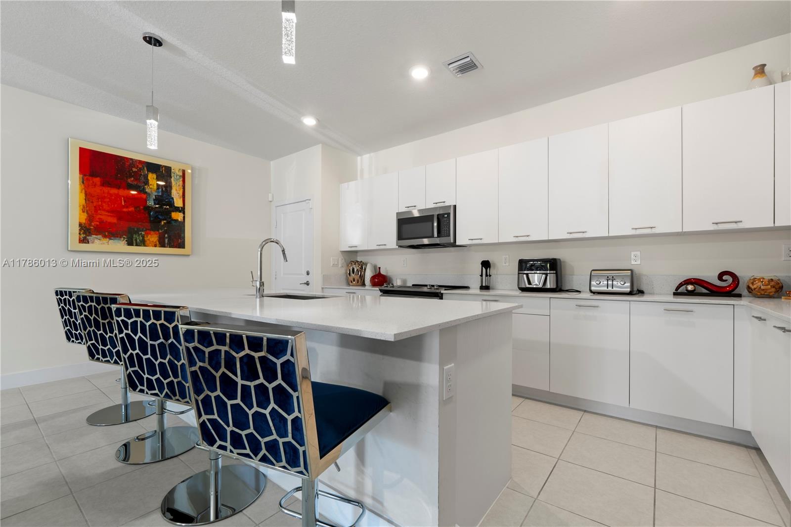 8292 NW 43 Street, Doral, Florida image 4