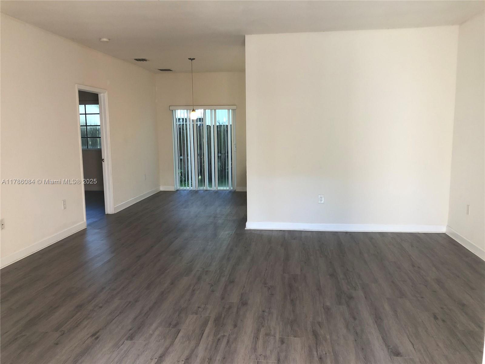 2733 NE 3rd Ct #103, Homestead, Florida image 2