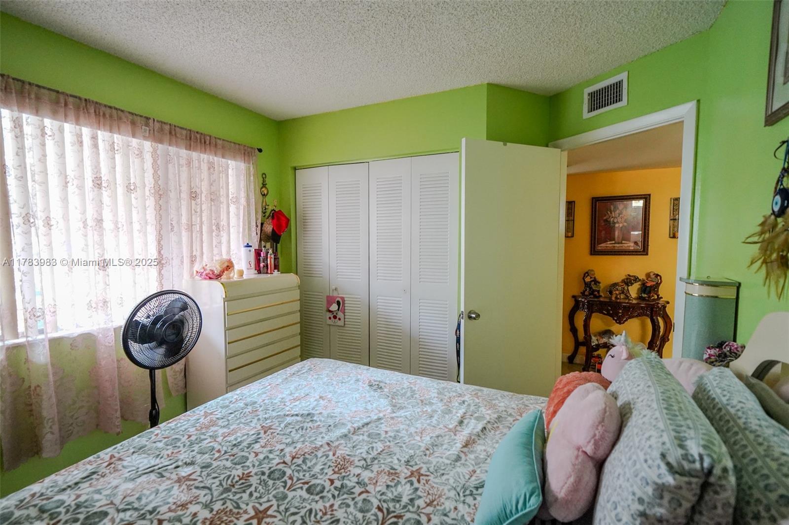 3138 Via Poinciana 105