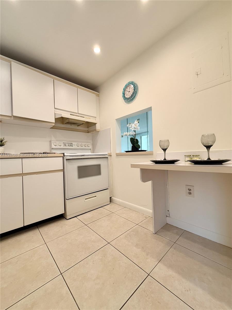 9001 Sunrise Lakes Blvd #208, Sunrise, Florida image 7