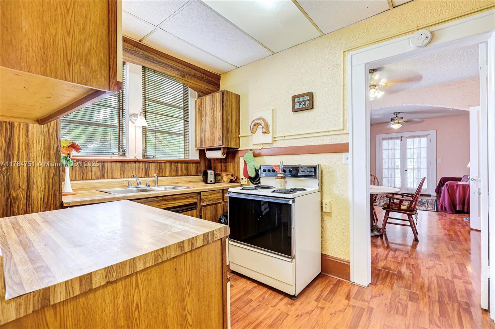 736 NE 126th St, North Miami, Florida image 21