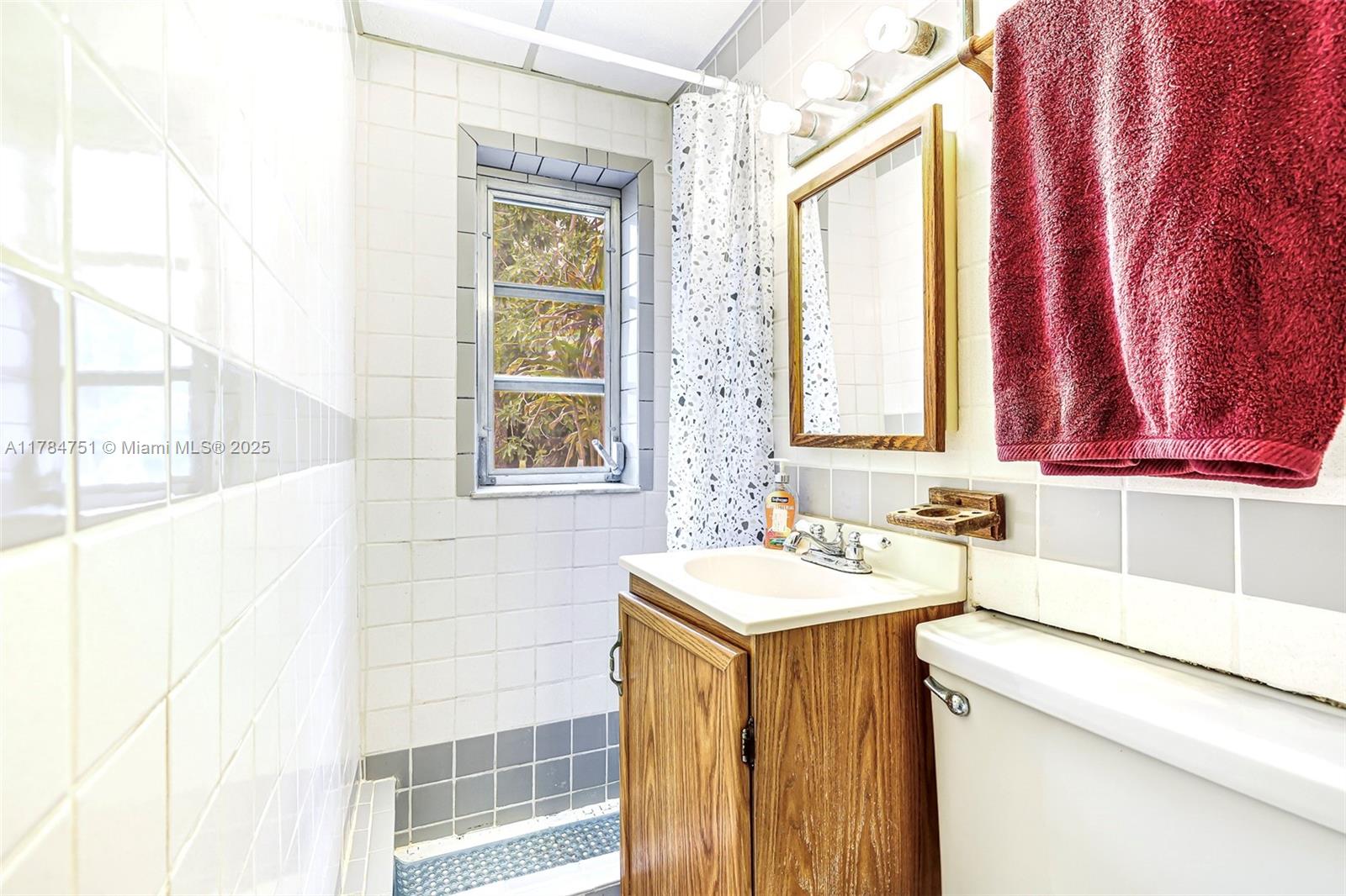 736 NE 126th St, North Miami, Florida image 29
