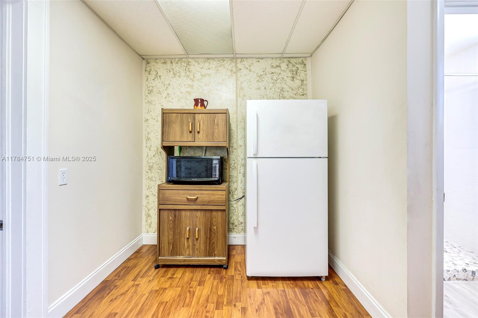 736 NE 126th St, North Miami, Florida image 39