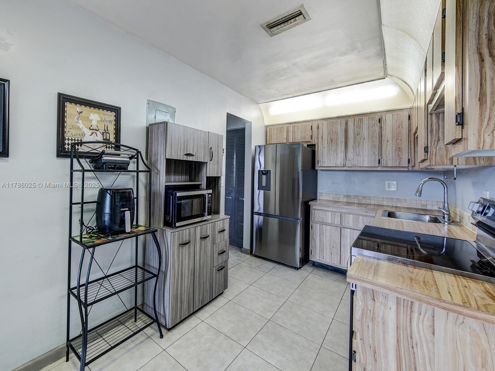 230 NW 106th Ter, Pembroke Pines, Florida image 13