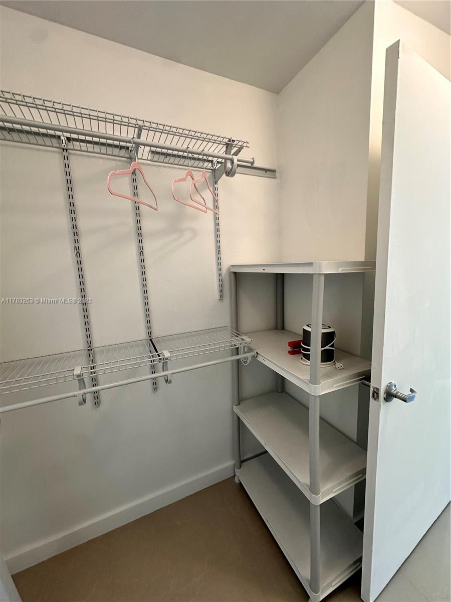 60 SW 13th St #2807, Miami FL 33130