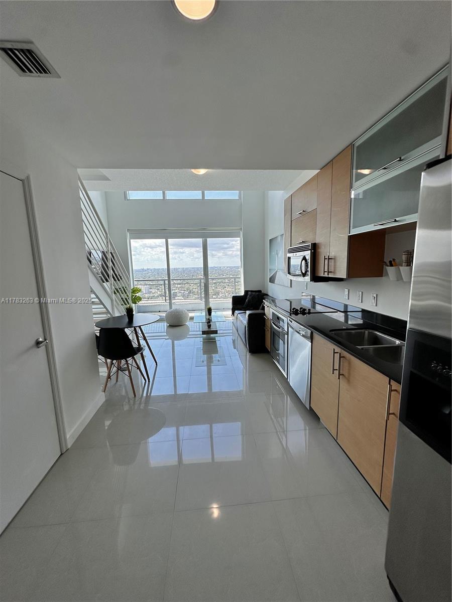 60 SW 13th St #2807, Miami FL 33130
