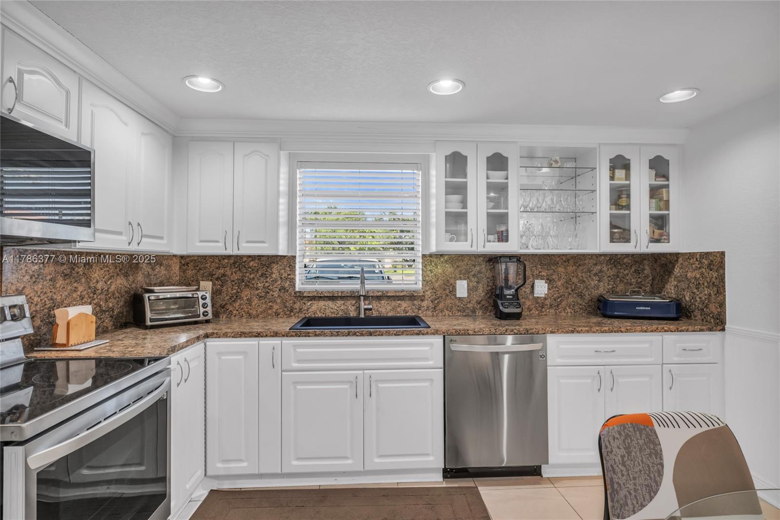 281 S Hollybrook Dr #106, Pembroke Pines, Florida image 3
