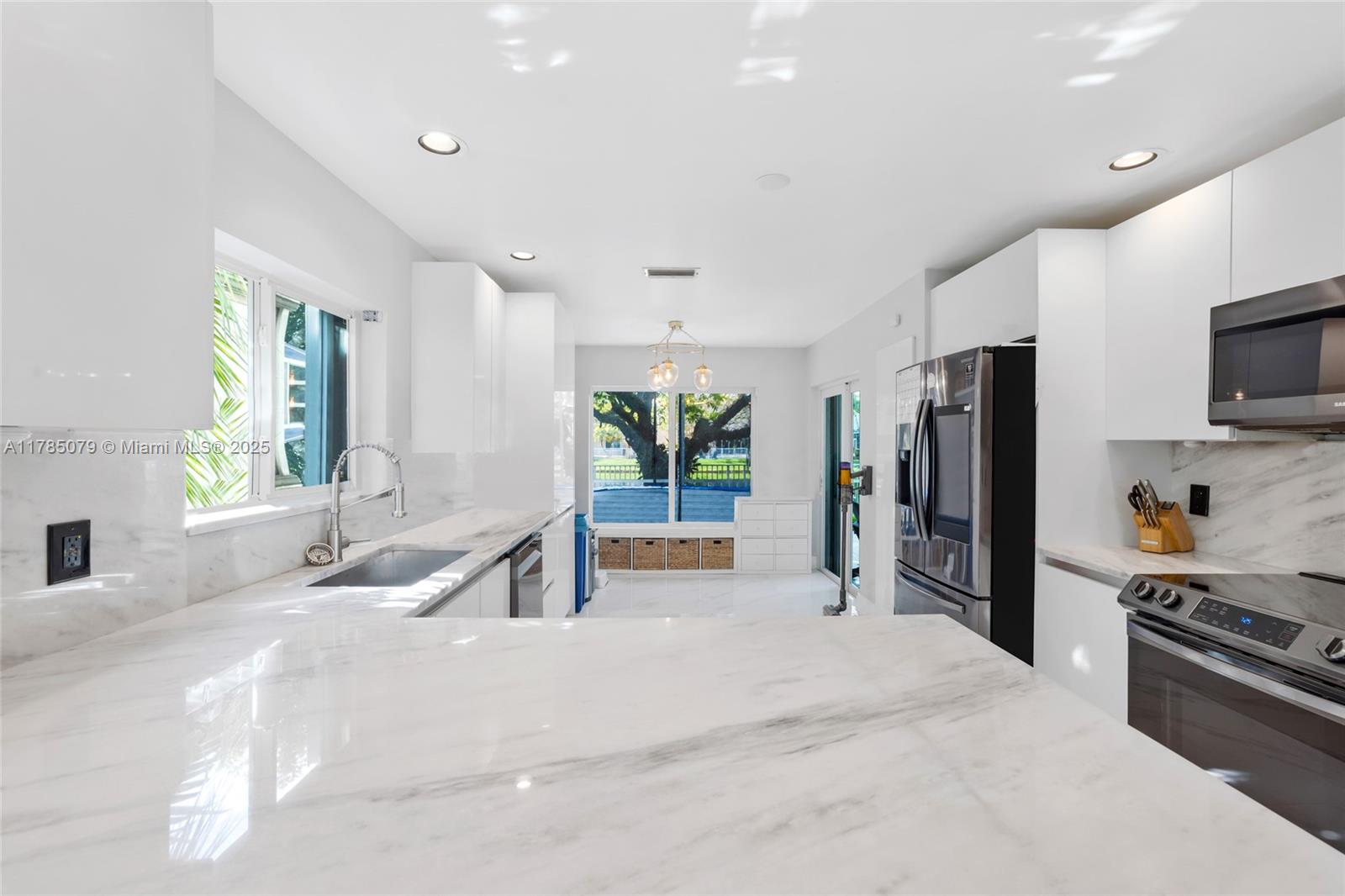 10360 NW 11th St, Plantation, Florida image 13