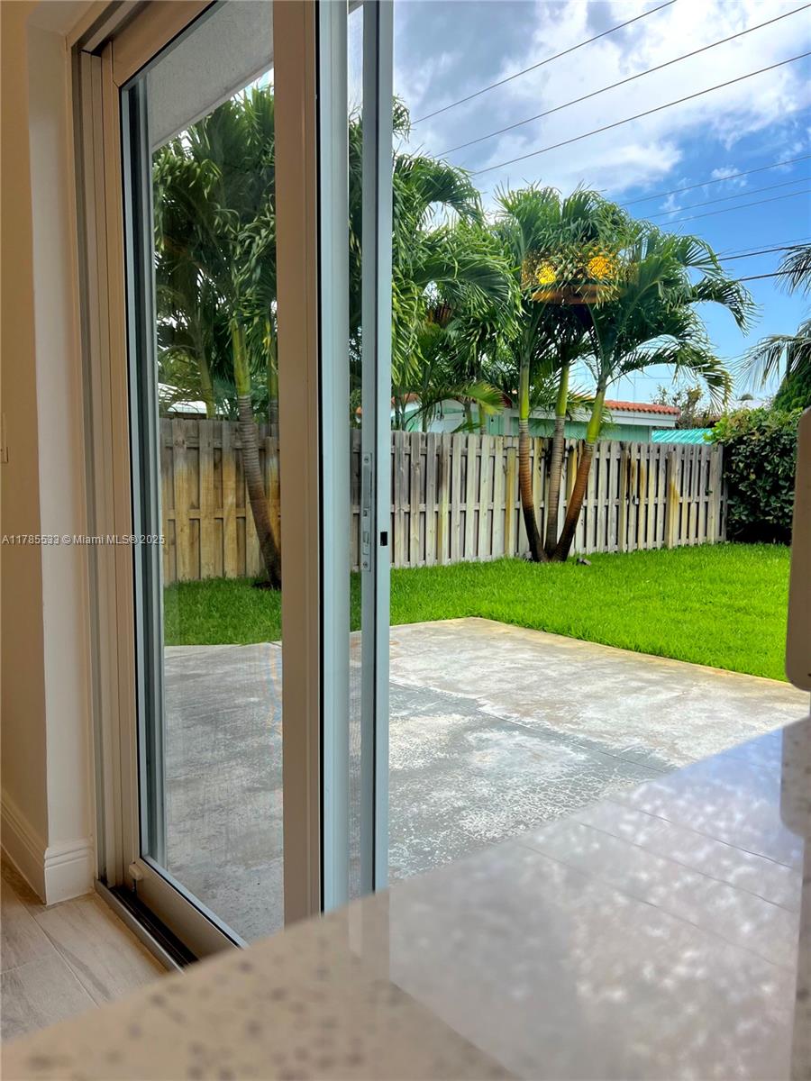 361 NE 41st St, Oakland Park, Florida image 10