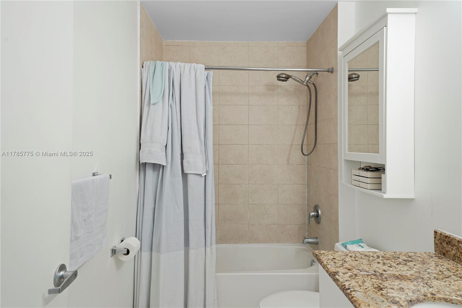 Listing Photo 9