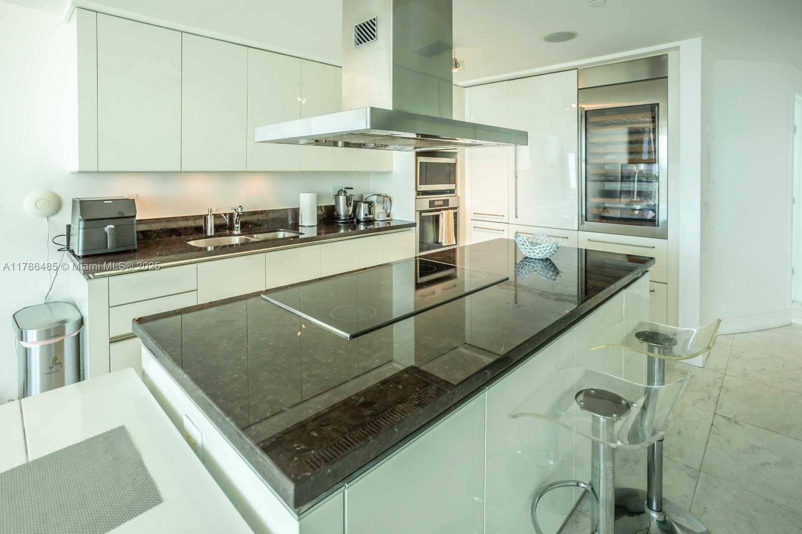 Condo for Rent in Aventura, FL