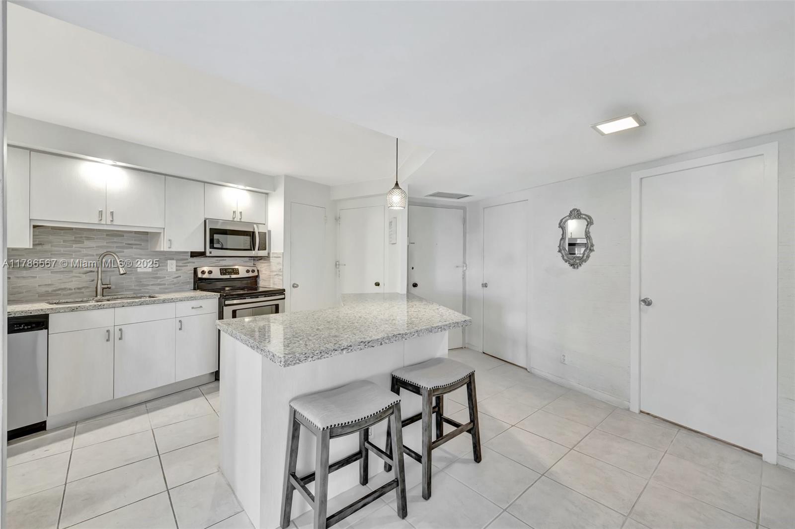 Listing Photo 12