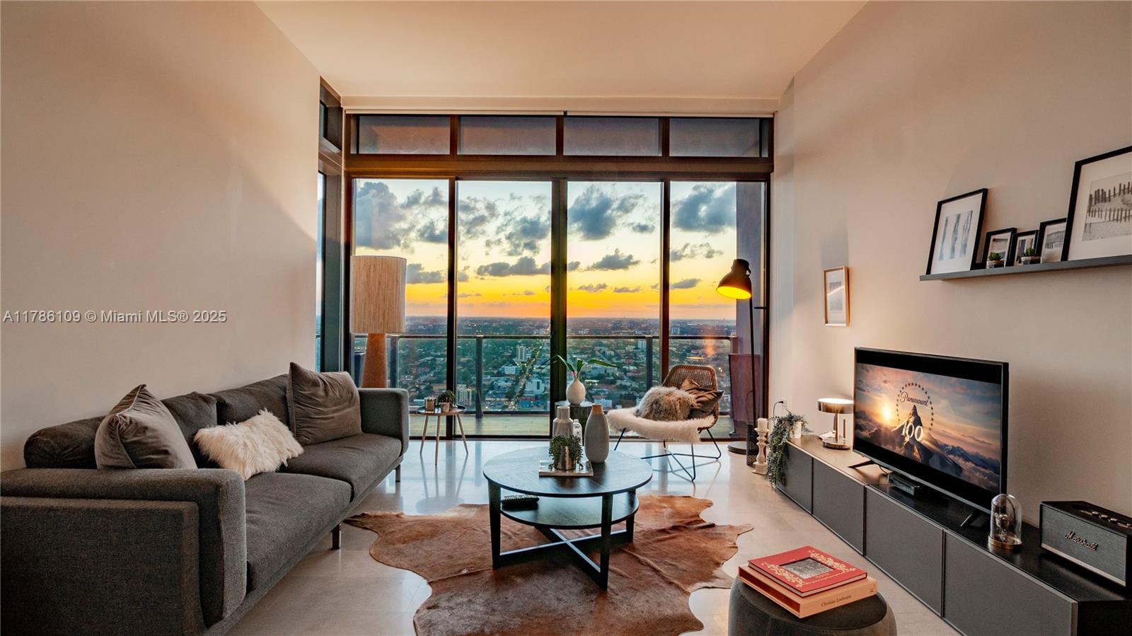 88 SW 7th St #4008, Miami FL 33130
