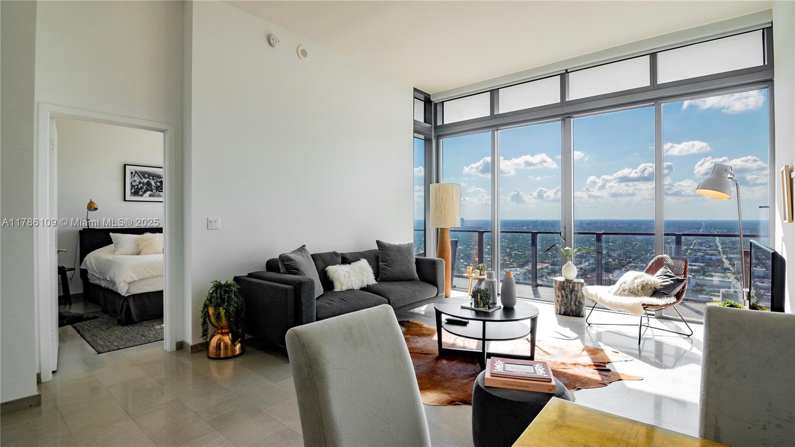 88 SW 7th St #4008, Miami FL 33130
