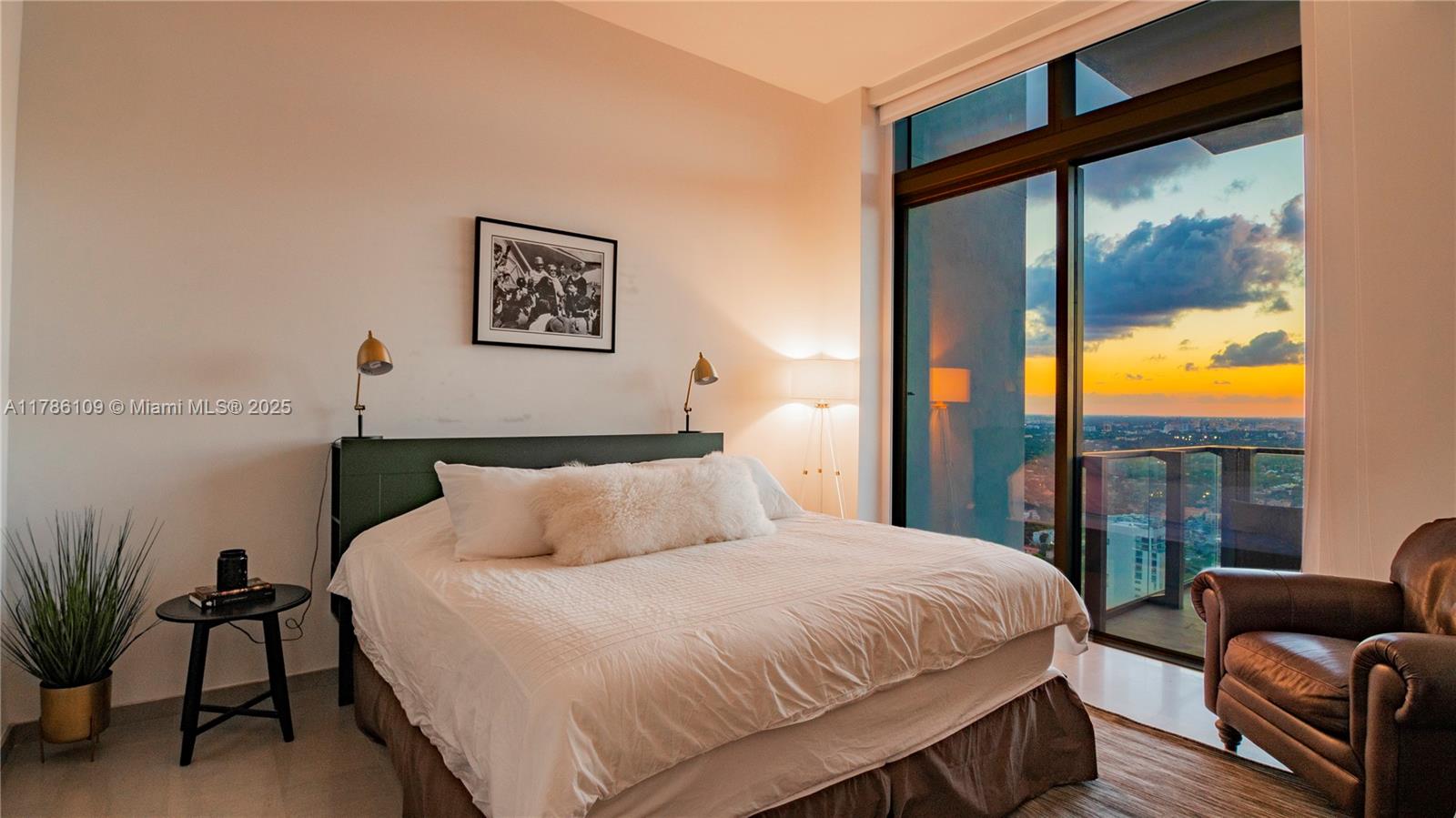 88 SW 7th St #4008, Miami FL 33130