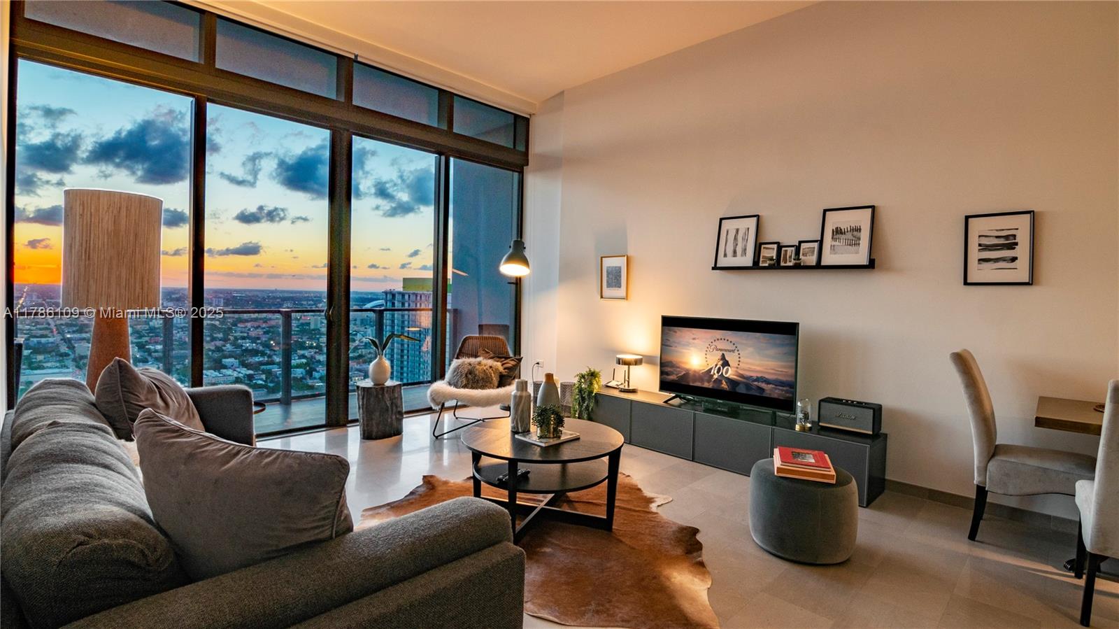 88 SW 7th St #4008, Miami FL 33130