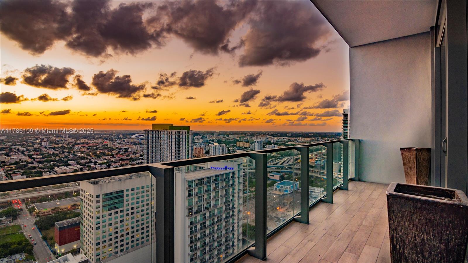88 SW 7th St #4008, Miami FL 33130