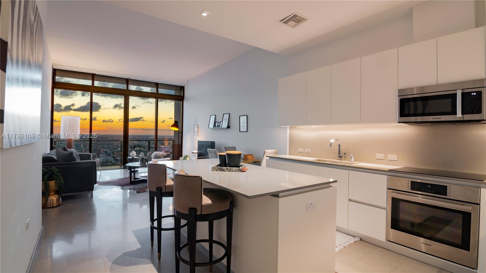 88 SW 7th St #4008, Miami FL 33130