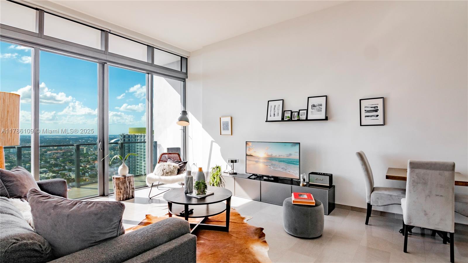 88 SW 7th St #4008, Miami FL 33130