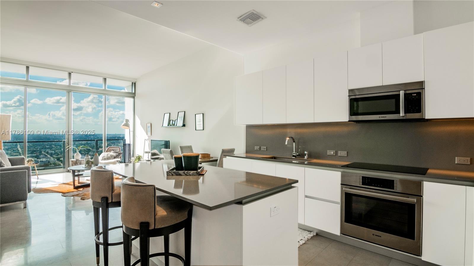 88 SW 7th St #4008, Miami FL 33130